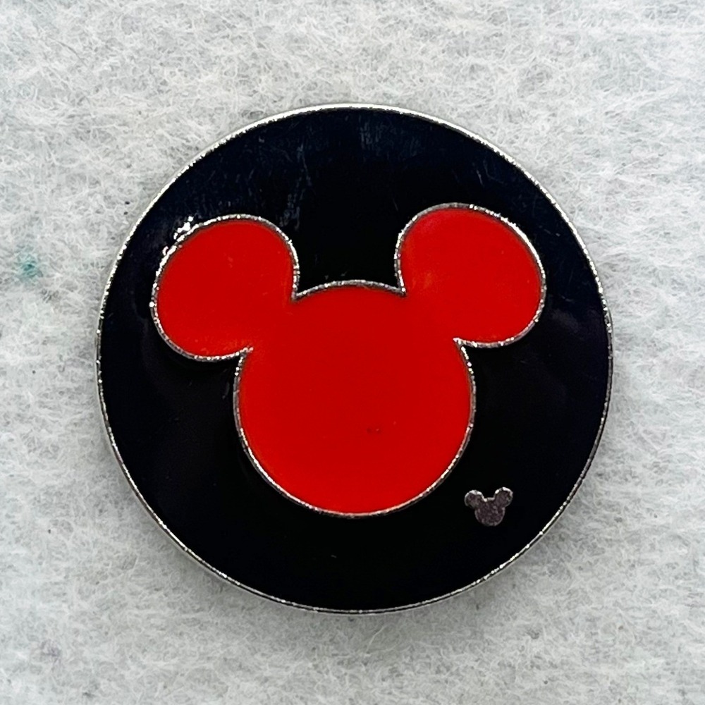 🔮 5/$25 Disney Cast Lanyard Red Mickey Mouse Icon Pin